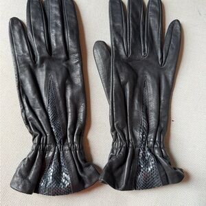 Vintage Bergdorf Goodman Made in Italy Black Leather Gloves with Silk Lining